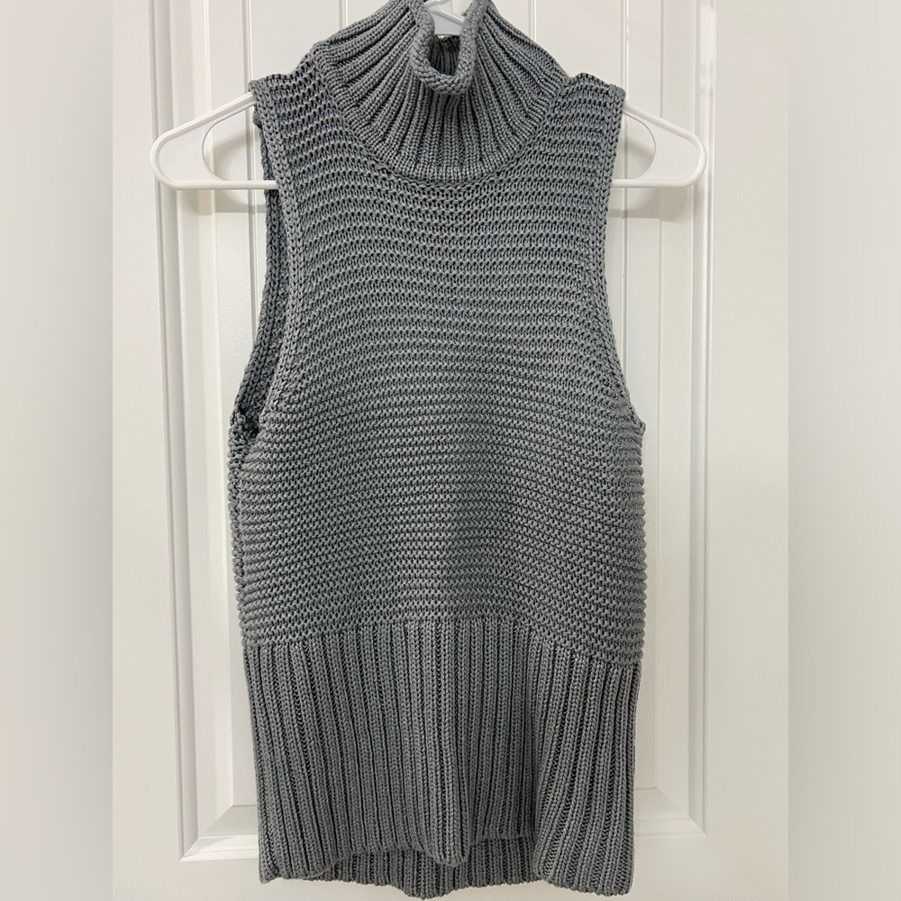 GAP sleeveless turtle neck sweater - NWT